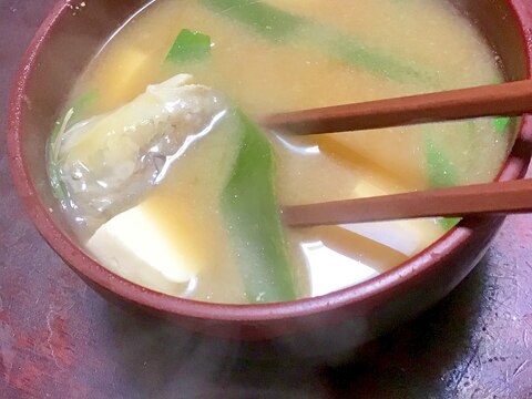 げんげと下仁田葱と豆腐の味噌汁。